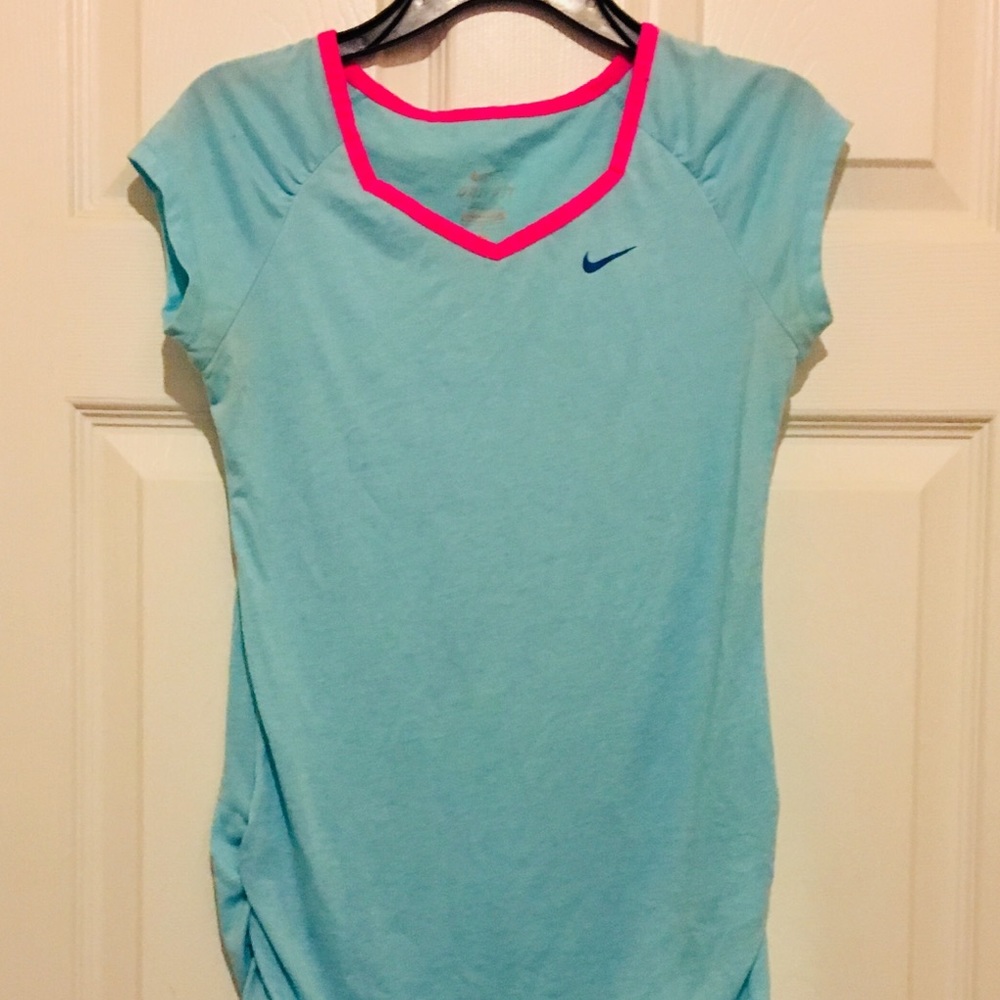 Youth Nike drifit tee size Medium